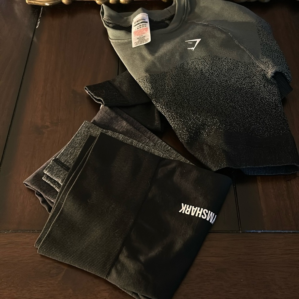Gym shark Medium Top and Leggings Ombre